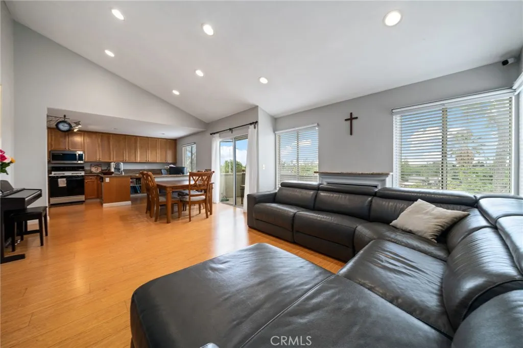 15796 Midwood Drive 6, Granada Hills, California 91344 home-pic-5